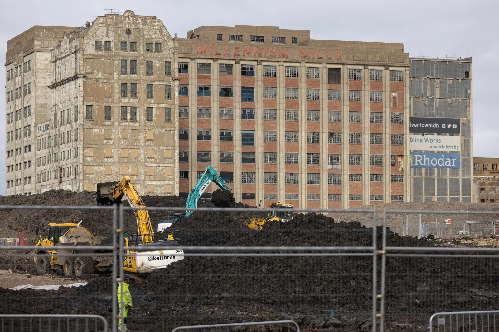 Silvertown - Dock infill · construction photograph